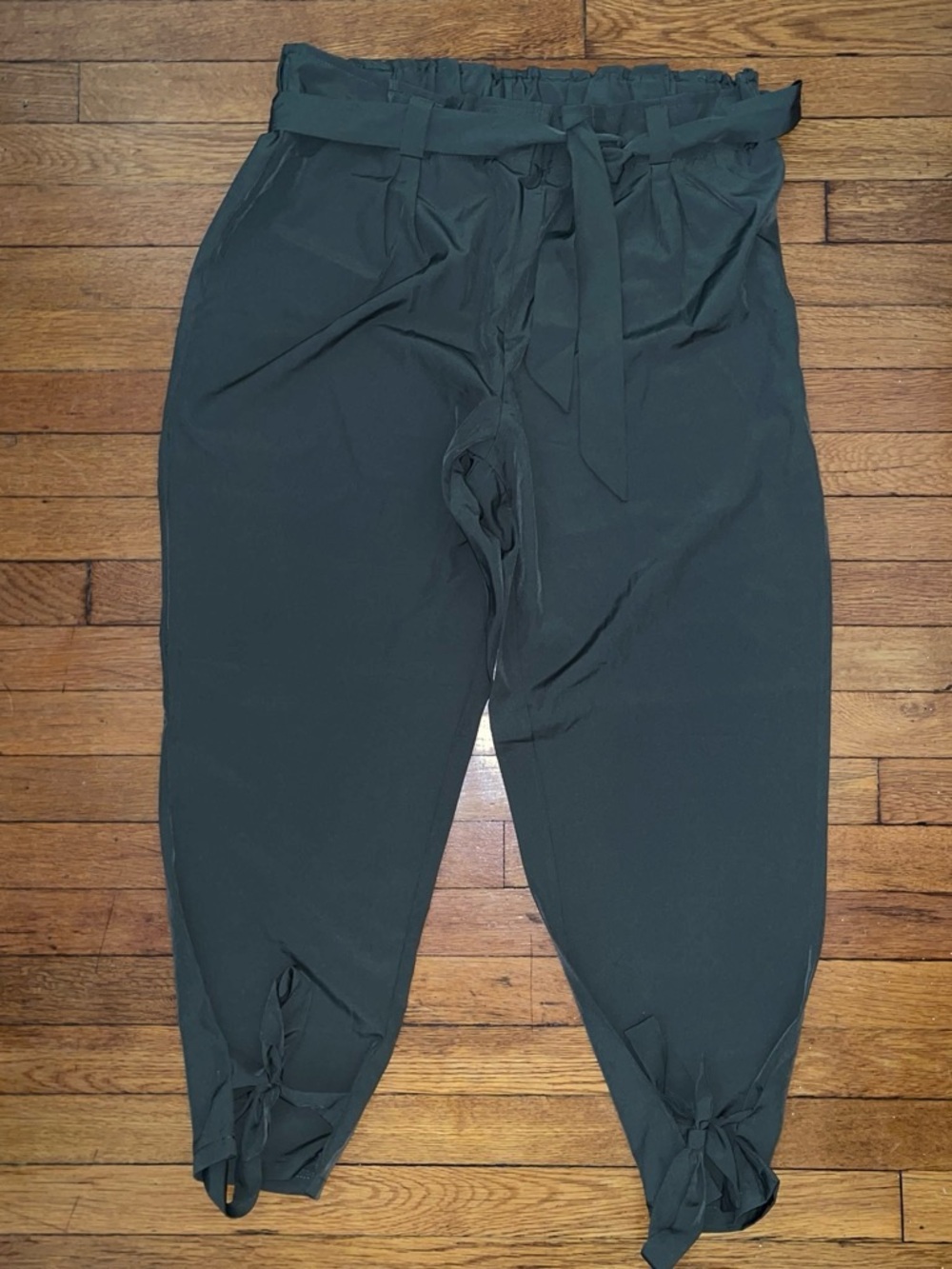 Amazon Olive Green Waist Tie-Front Capris